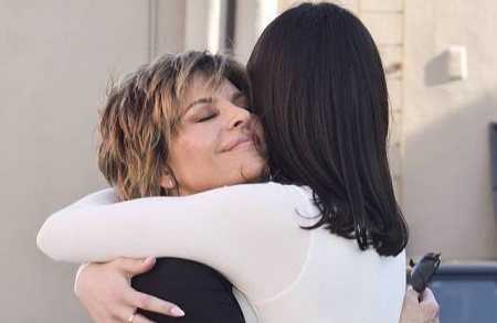 Amelia Gray Hamlin's Hugging Her Mother, Lisa Rinna