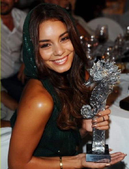 The actress Vanessa Hudgens received the Global Icon Award