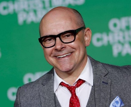 : The 49 aged actor Rob Corddry served as a correspondent for The Daily Show.