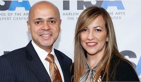 The NBC News anchor David Ushery is married to his wife Isabel Rivera Ushery since June 2001.