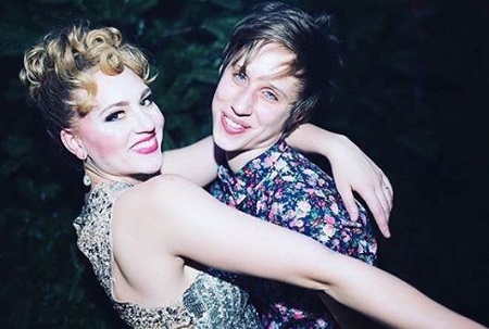  The actress, singer, Kat Cunning who is identified as 'Queer' shares a good bond with a drummer Mickey Vershbow.