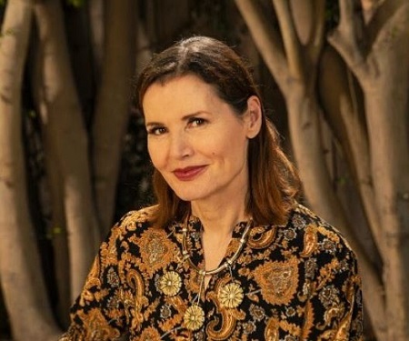 The actress Geena Davis who is the founder of Geena Davis on Gender in Media currently lives a single life.