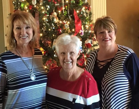  The meteorologist Lisa Spencer with her beloved mother and sister