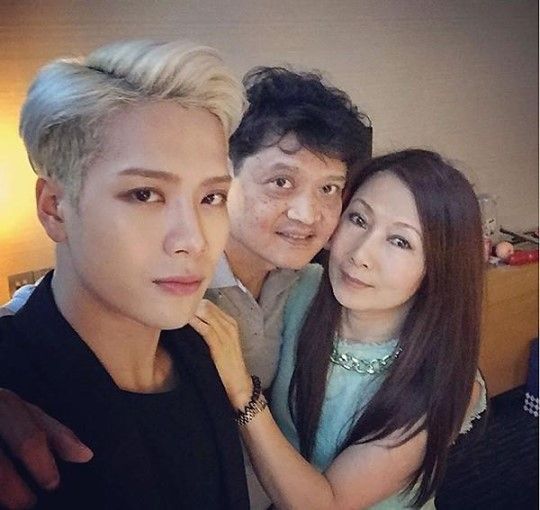 Jackson with his mother and father. 
