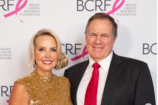 Bill Belichick and Linda Holliday are dating since 2007.