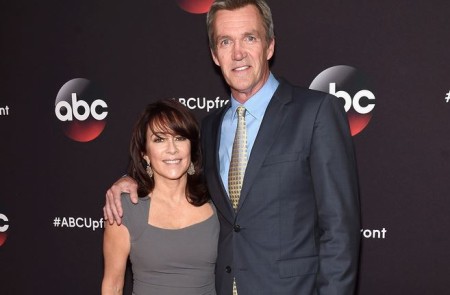 Neil Flynn is not married and is single.
