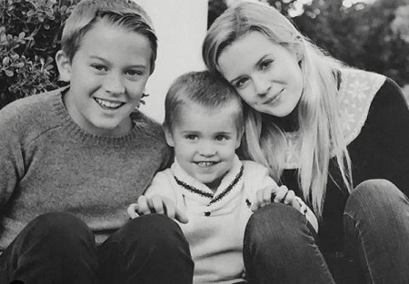 Ava Elizabeth Phillippe (Right) Along With Her Siblings, Tennessee Toth (Middle) and Deacon Reese Phillippe (Left)