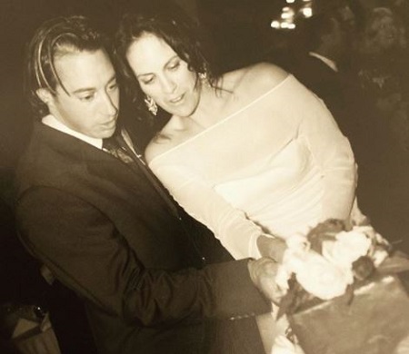Annabeth Gish tied the wedding knot with Wade Allen on October 11, 2003, at Sea Ranch Lodge.