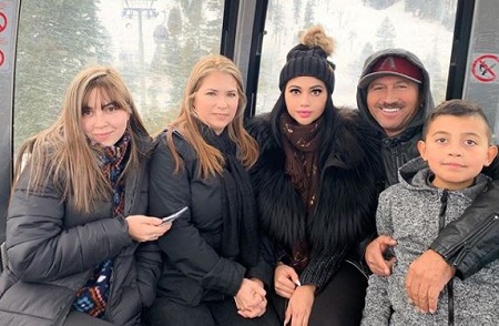 The social media star Jailyne Ojeda (third from right) with her mother Dulce (second from left), sister Alexia (left), father, and a brother Johnny Ojeda (right).