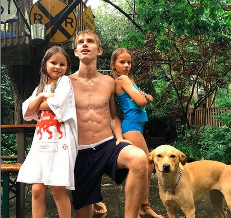Ryan Shawhughes Is A Mother Two Little Daughters