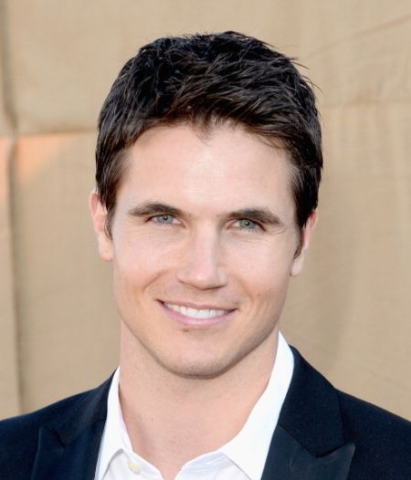 Hating Game Movie Actor, Robbie Amell's Wife And Net Worth
