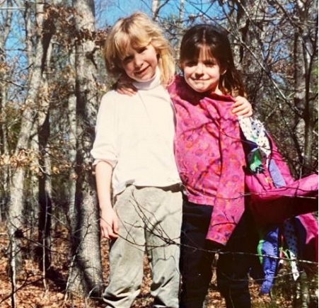 The Childhood Picture Of Nikki Glaser and Lauren Glaser 