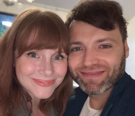 Image: The American actor Seth Gabel is married to an actress Bryce Dallas Howard since June 17, 2006. 
