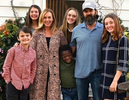 Jessica and Jep Robertson with their five adorable children, Lily, Merritt, Priscilla, River, and Jules Augustus Robertson.