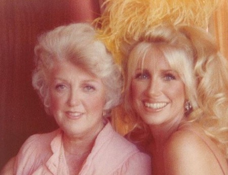  The American actress, author, businessperson, Suzanne Somers (right), with her beloved mother, Marion Mahoney (left).