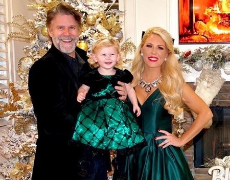  Slade Smiley with his fiancee, Gretchen Rossi, and daughter, Skylar Gray Smiley.