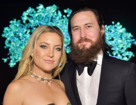 ill Hudson's daughter, Kate Hudson is in a relationship with an actor Danny Fujikawa