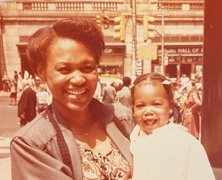 The childhood image of Nia Renne Hill with her mother.
