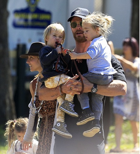 Tristan Hemsworth and His Twin Brother, Sasha Hemsworth With Sister, India and Their Parents, Elsa Pataky and Chris Hemsworth 