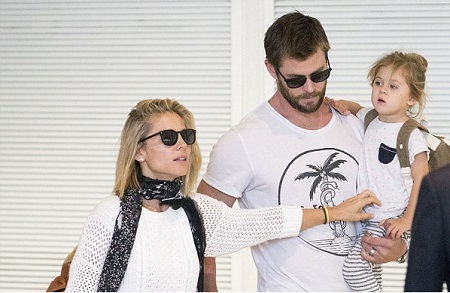 India Rose Hemsworth With Her Parents, Elsa Pataky and Chris Hemsworth