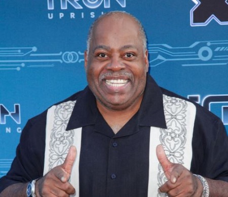  Reginald VelJohnson is not a married man. He is living a single life.