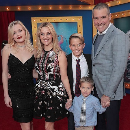Jim Toth and Wife, Reese Witherspoon With Their Kids, Ava, Deacon and Tennessee