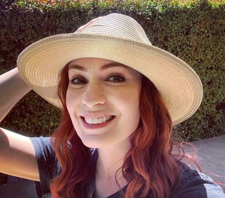 The American actress Felicia Day is not a married woman. She lives a single life.