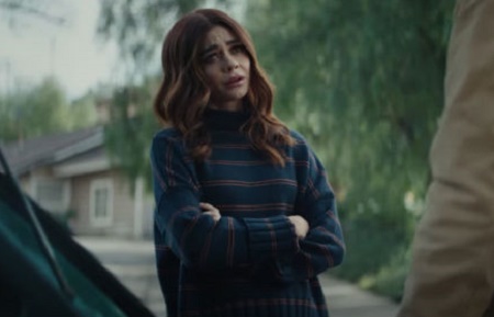Sarah Hyland in taco bell commercial