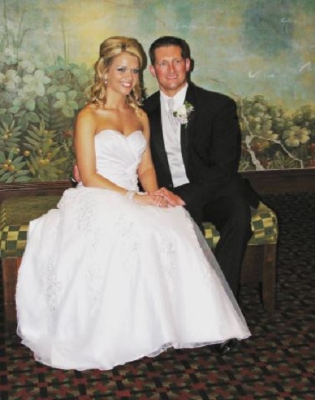 The Wedding Picture of Elizabeth Noreika and Joshua Robertson