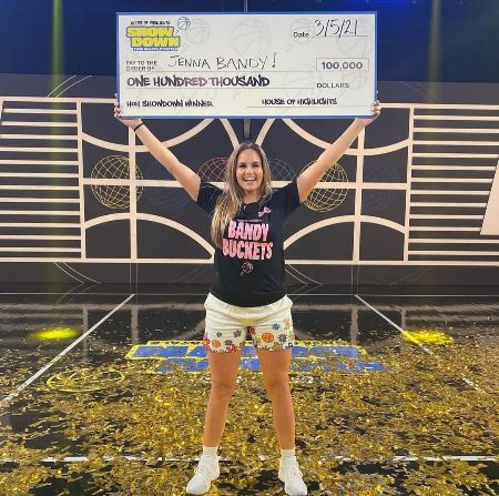 Jenna Bandy won $100,000 by completing the the knockout free-throw challenge at House of Highlights on 5th March 2021. How much is Jenna's net worth as of 2021?