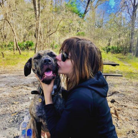 Nicolette Zangara loves her pet dog, Kane and two Chicago-style hotdogs as well. Is WCJB TV20 meteorologist, Nicolette married?