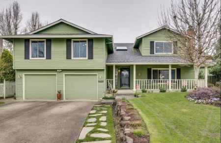 Zachary Roloff bought a beautiful house worth $600,000 near his Roloff Farms in Oregon. How much salary does Zachary earn as a TV personality?