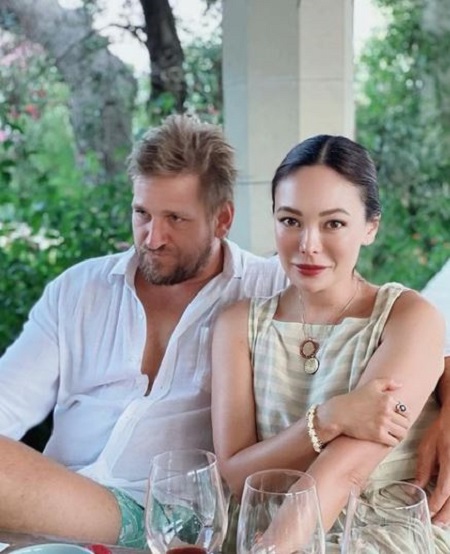 Lindsay Price and Curtis Stone Are Married Since 2013