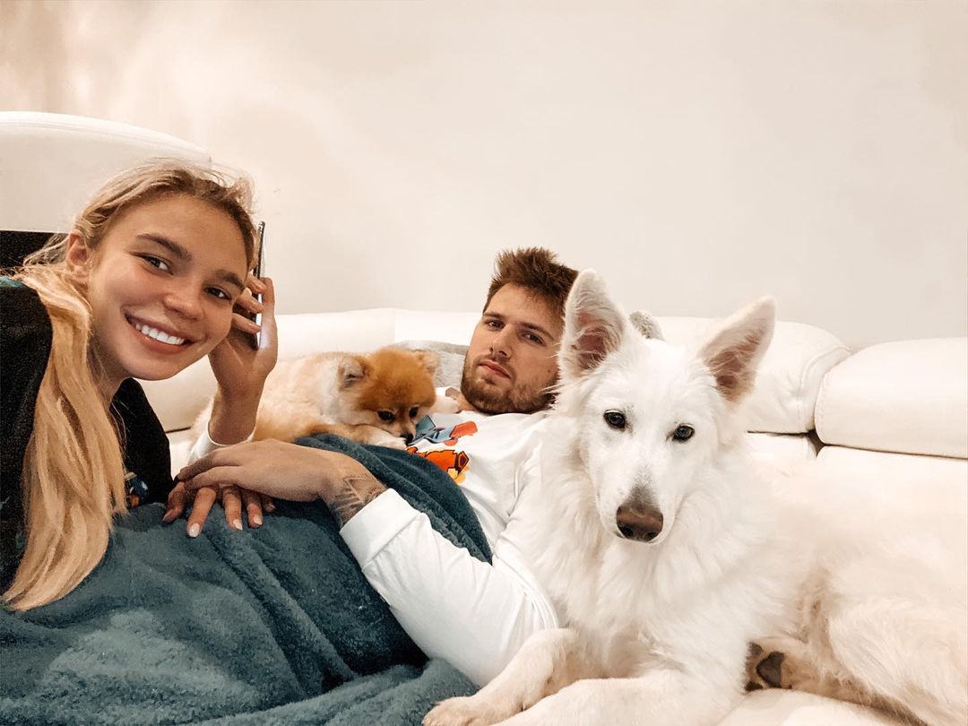 Luka Doncic and his longtime girlfriend, Anamaria are raising two pet dogs, Hugo and Gia. How and when Luka met his girlfriend, Anamaria?