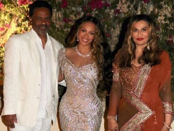 Richard Lawson with his step-daughter Beyonce (middle) and wife Tina Knowles.