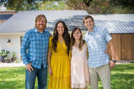 Mary Kay McCall and her husband, David McCall having a good time with her older sister, Joanna Gaines and her husband, Chip Gaines in their backyard. Does Mary share any children with her husband, David?