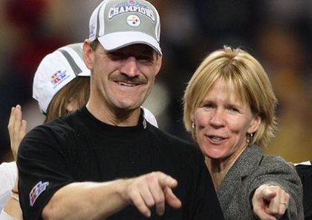 Bill Cowher and his first late wife, Kaye Cowher point out on cameraman. What was the cause of Bill's first wife, Kaye's death?