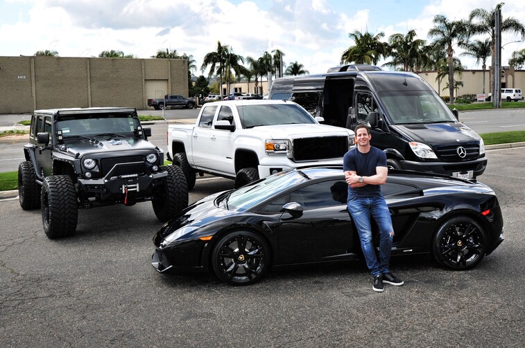 Tarek El Moussa possesses a 2017 Jeep Wrangler, 2011 Lamborghini, 2014 Mercedes Benz Sprinter and more in his expensive car collection. How much salary does Tarek earn per episode from HGTV's Flip or Flop?