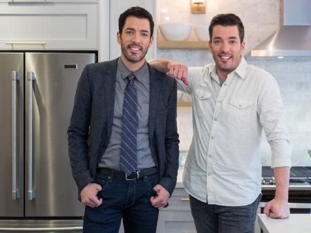 Kelsy Ully's former husband Jonathan Scott with twin brother Drew Scott.