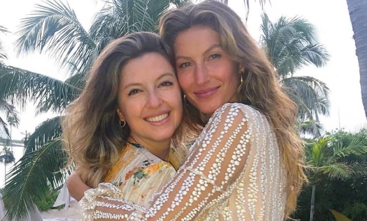 Gisele with her sister Patricia