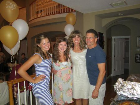 Bruce Hasselberg's daughter Deidra Hoffman with her husband and daughters.