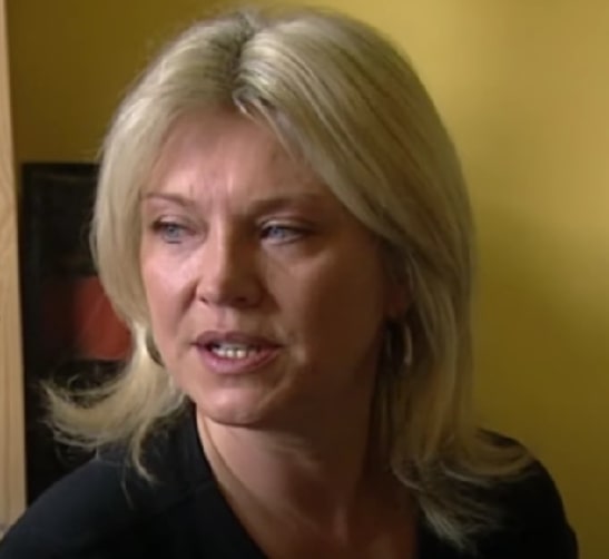 Amanda Redman is speaking as there is yellow wall in the background.
