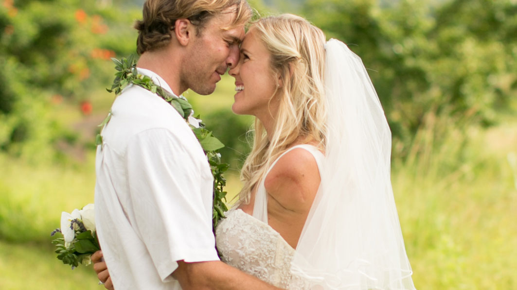 Bethany Hamilton and Adam Dirks in the marriage ceremony