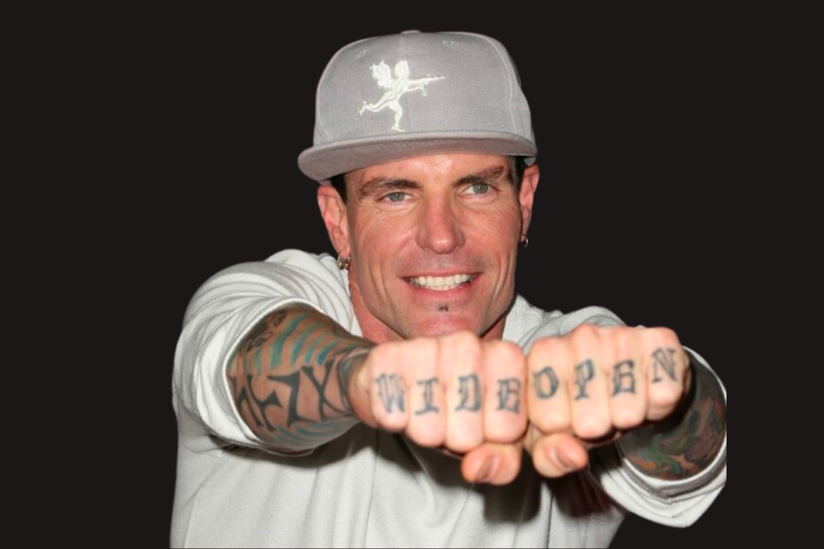 Vanilla Ice showing off his finger tattoo
