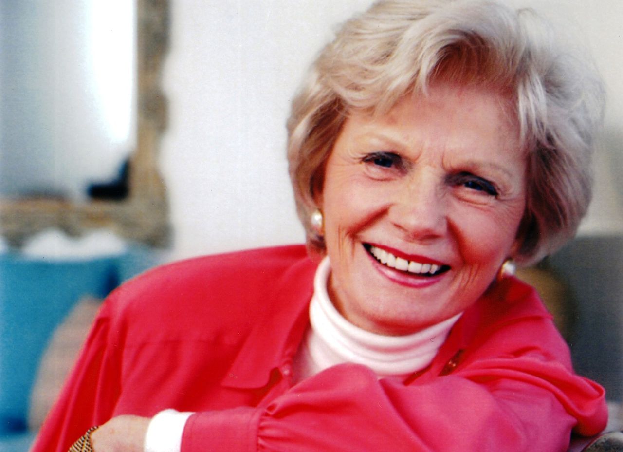 Barbara Billingsley in her old age still smiling
