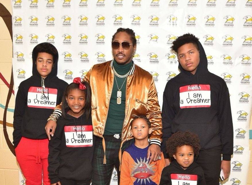 Hendrix Wilburn along with their father, Future and his other siblings.