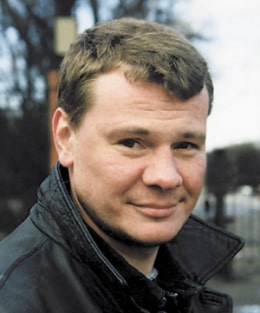  Vladislav Galkin wearing black leather coat