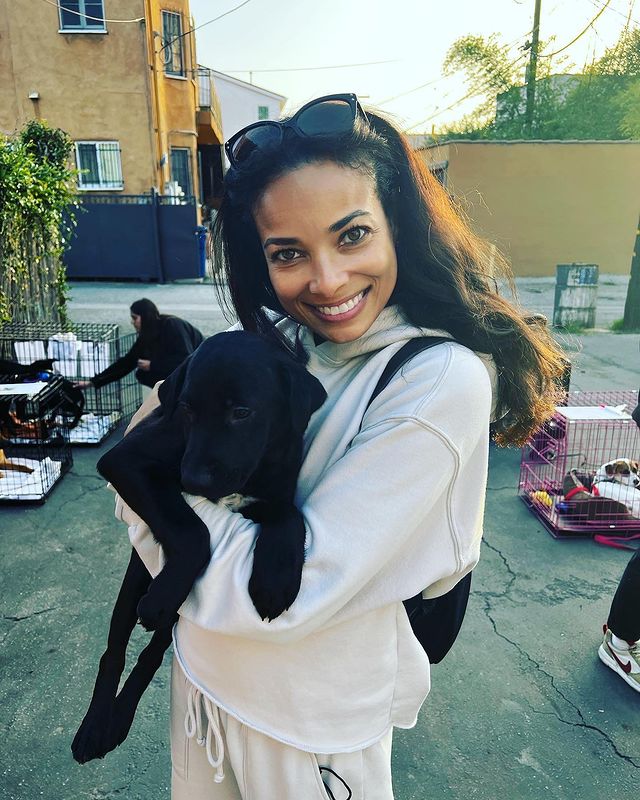 Rochelle Aytes posing for a photo with her Sammy