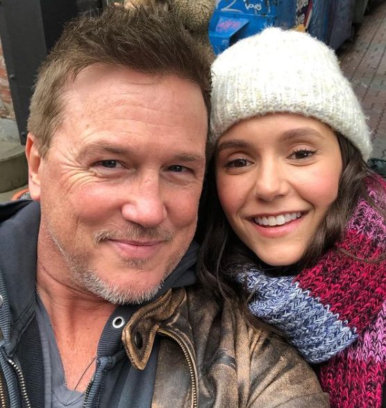 Lochlyn Munro and his wife Sharon Munro was captured posing for the photo with a smiley face