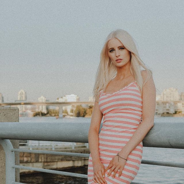 11 Facts About Michelle Molineux Know Her Net Worth And Songs Short 